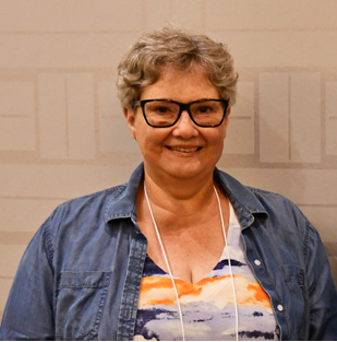 Region 1 science liaison Kathleen Wiese won the 2025 Regional Newsletter Award for Best Article on Photographing Daylilies with “Cell Phone or Dedicated Camera?” Photo by Lyle Moen